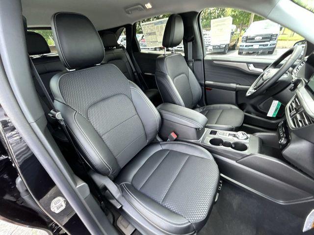 Photo of 2025 Agate Black Metallic Ford Escape