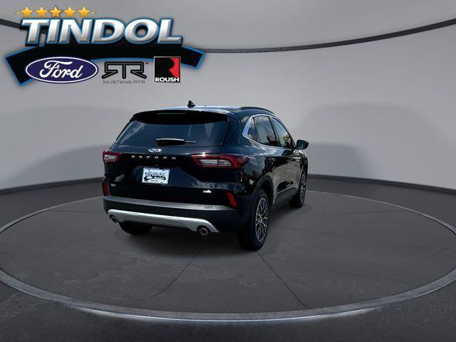 Photo of 2025 Agate Black Metallic Ford Escape