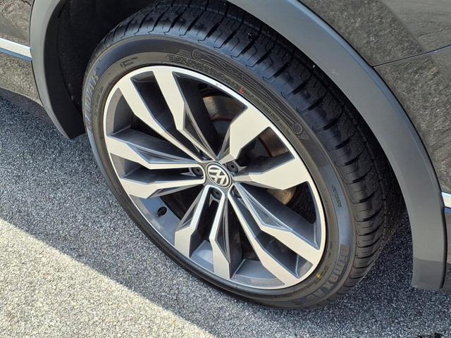Photo of 2021 Deep Black Volkswagen Tiguan