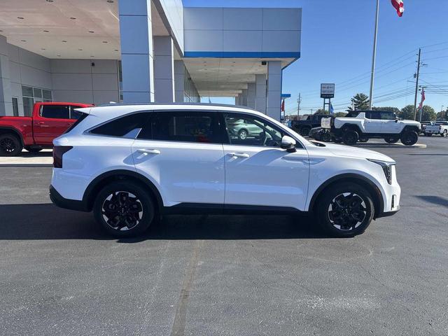 Photo of 2025 Glacial White Pearl Kia Sorento