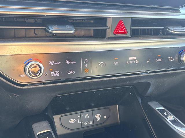 Photo of 2025 Glacial White Pearl Kia Sorento
