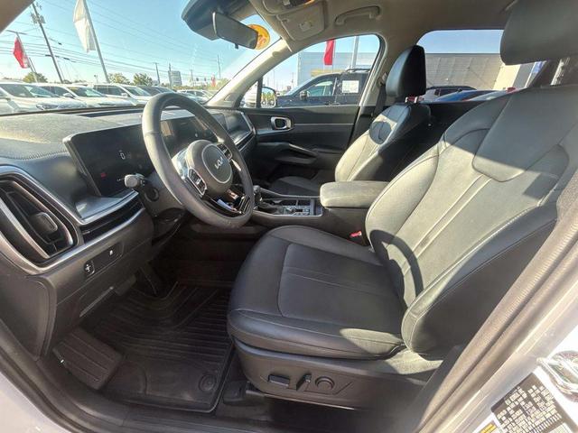 Photo of 2025 Glacial White Pearl Kia Sorento