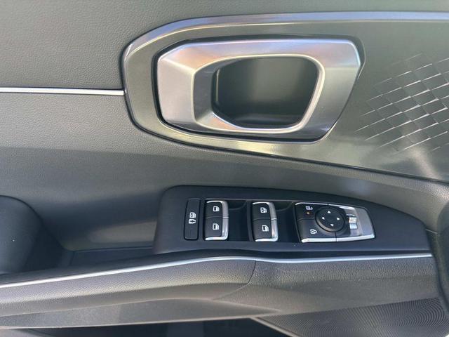 Photo of 2025 Glacial White Pearl Kia Sorento