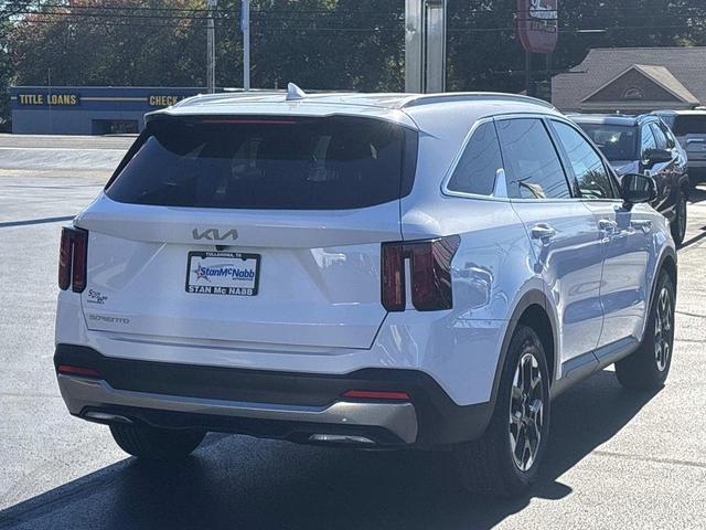 Photo of 2025 Glacial White Pearl Kia Sorento
