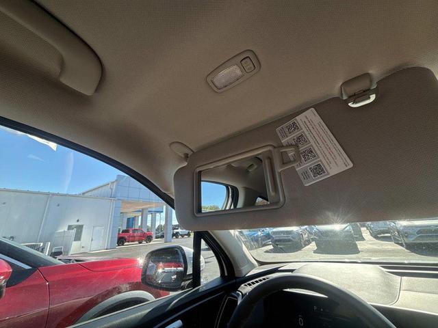 Photo of 2025 Glacial White Pearl Kia Sorento