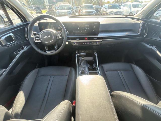 Photo of 2025 Glacial White Pearl Kia Sorento