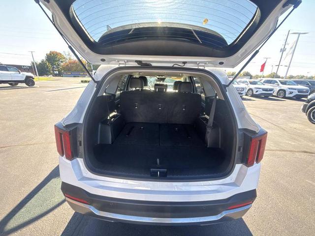 Photo of 2025 Glacial White Pearl Kia Sorento