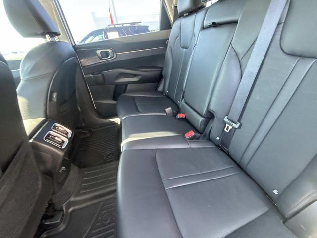 Photo of 2025 Glacial White Pearl Kia Sorento