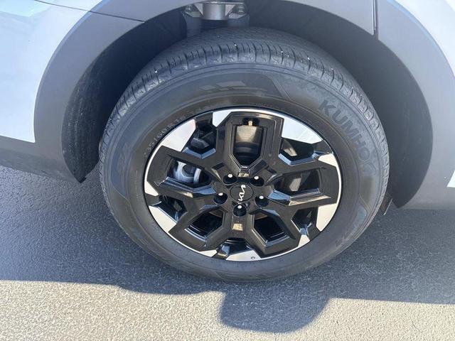 Photo of 2025 Glacial White Pearl Kia Sorento