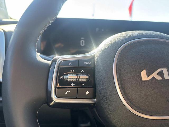 Photo of 2025 Glacial White Pearl Kia Sorento
