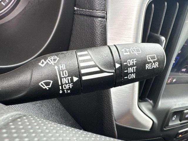 Photo of 2023 Summit White GMC Terrain