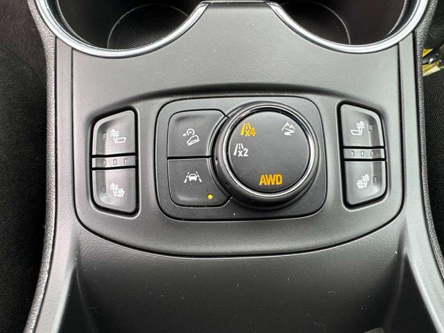 Photo of 2023 Summit White GMC Terrain