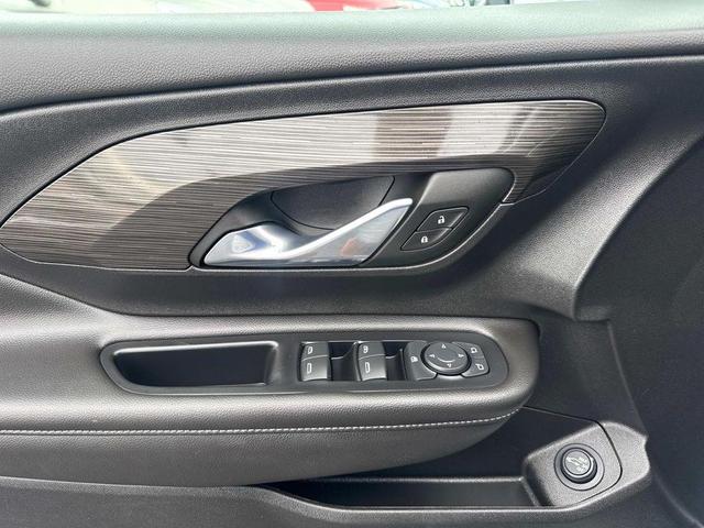 Photo of 2023 Summit White GMC Terrain