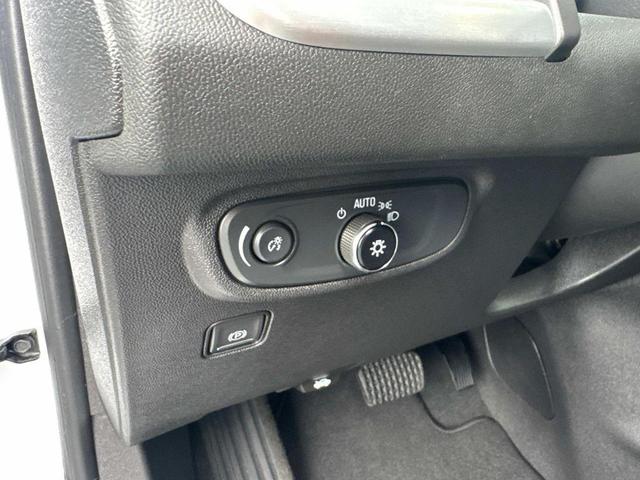 Photo of 2023 Summit White GMC Terrain