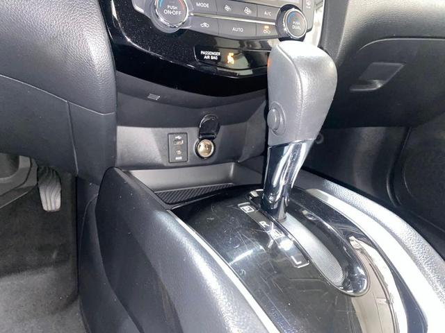 Photo of 2016 Magnetic Black Nissan Rogue