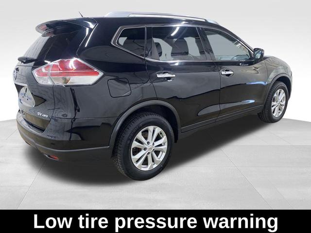 Photo of 2016 Magnetic Black Nissan Rogue
