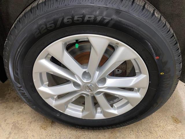 Photo of 2016 Magnetic Black Nissan Rogue