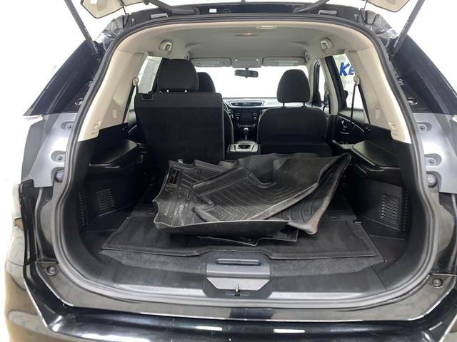 Photo of 2016 Magnetic Black Nissan Rogue