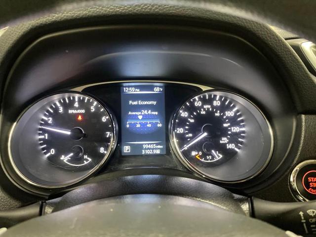 Photo of 2016 Magnetic Black Nissan Rogue