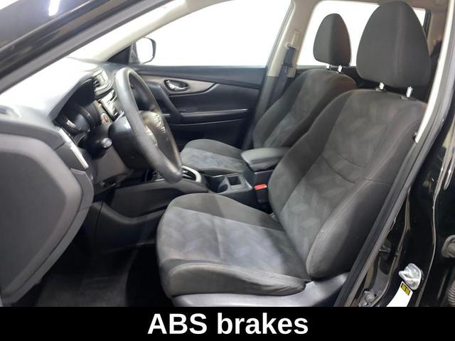 Photo of 2016 Magnetic Black Nissan Rogue