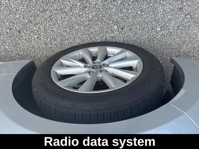 Photo of 2024 Classic Silver Metallic/Midnight Black Metallic Toyota Corolla