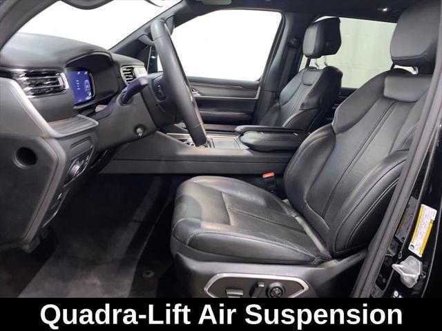 Photo of 2023 Diamond Black Crystal Pearlcoat Jeep Wagoneer L