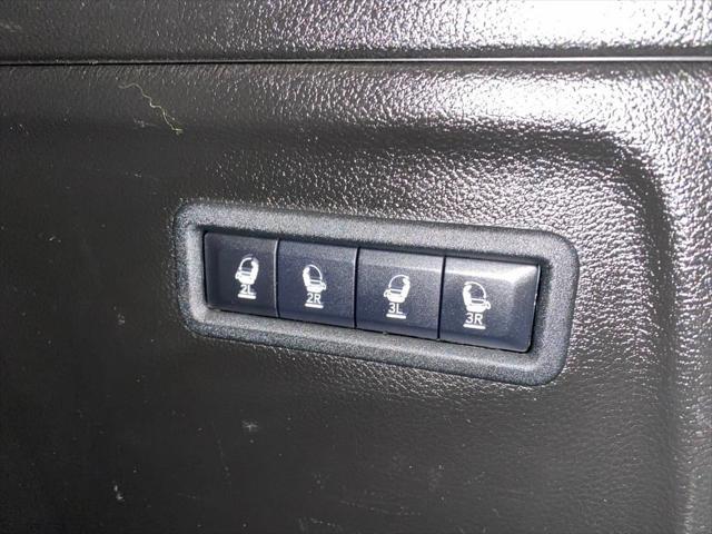 Photo of 2023 Diamond Black Crystal Pearlcoat Jeep Wagoneer L