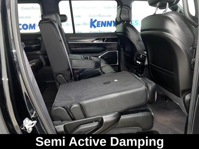 Photo of 2023 Diamond Black Crystal Pearlcoat Jeep Wagoneer L