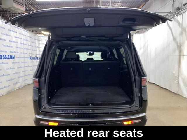 Photo of 2023 Diamond Black Crystal Pearlcoat Jeep Wagoneer L
