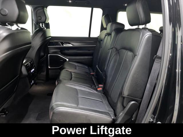 Photo of 2023 Diamond Black Crystal Pearlcoat Jeep Wagoneer L