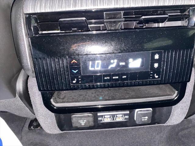 Photo of 2023 Diamond Black Crystal Pearlcoat Jeep Wagoneer L