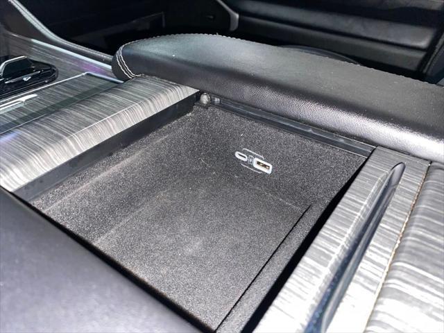 Photo of 2023 Diamond Black Crystal Pearlcoat Jeep Wagoneer L