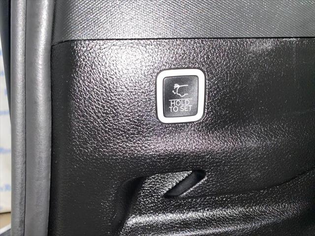 Photo of 2023 Diamond Black Crystal Pearlcoat Jeep Wagoneer L