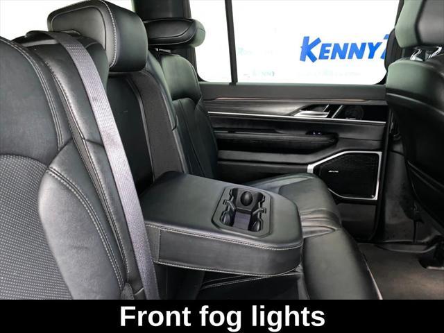 Photo of 2023 Diamond Black Crystal Pearlcoat Jeep Wagoneer L