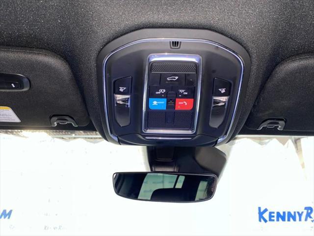 Photo of 2023 Diamond Black Crystal Pearlcoat Jeep Wagoneer L
