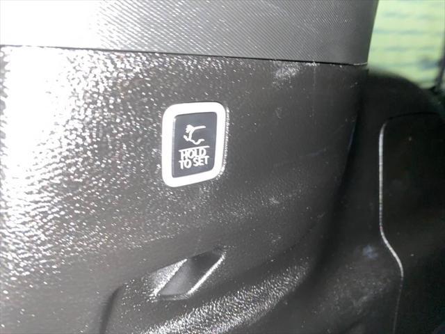 Photo of 2023 Diamond Black Crystal Pearlcoat Jeep Wagoneer L