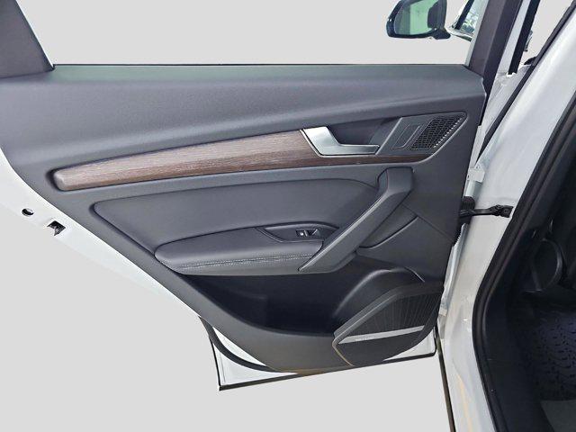 Photo of 2025 Glacier White Metallic Audi Q5