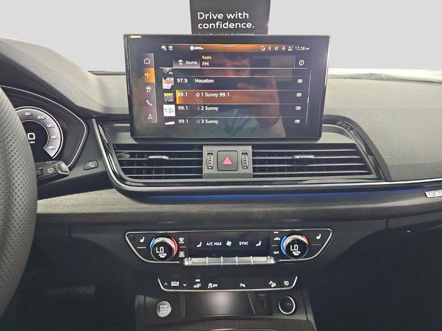 Photo of 2025 Glacier White Metallic Audi Q5
