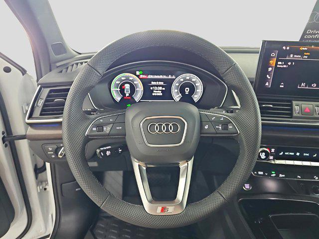 Photo of 2025 Glacier White Metallic Audi Q5