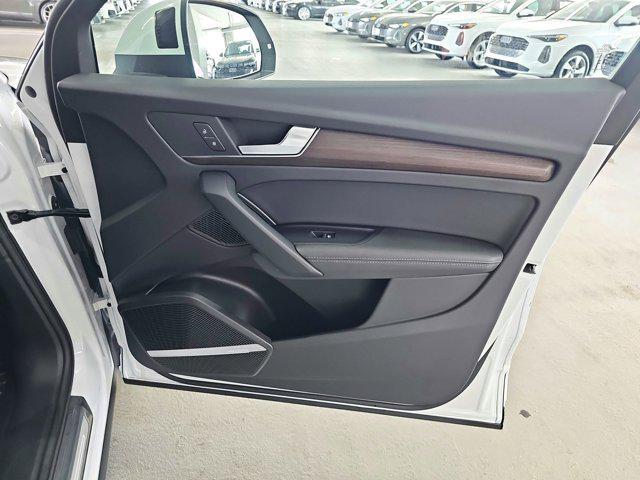 Photo of 2025 Glacier White Metallic Audi Q5