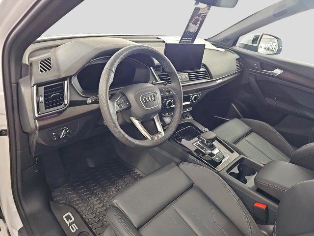 Photo of 2025 Glacier White Metallic Audi Q5