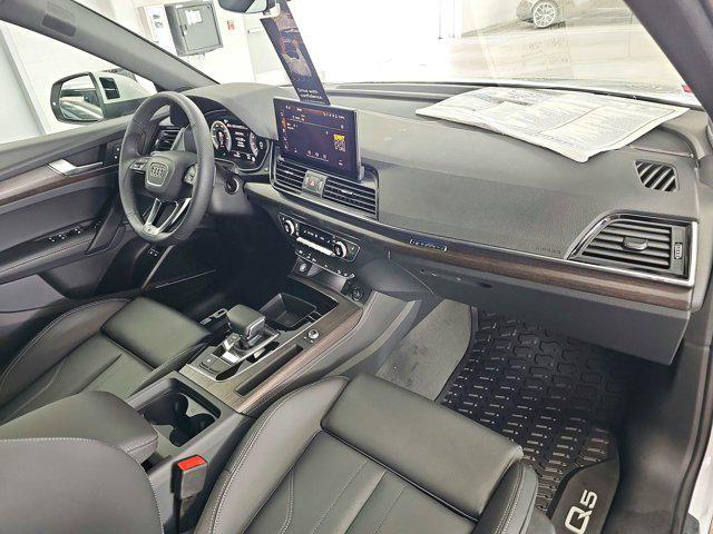 Photo of 2025 Glacier White Metallic Audi Q5