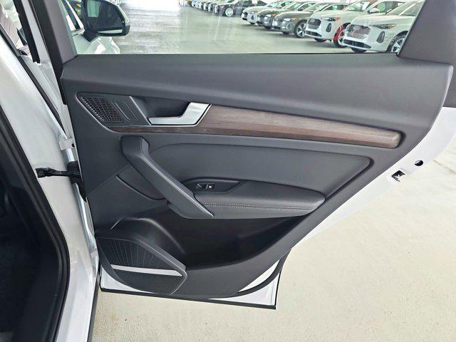 Photo of 2025 Glacier White Metallic Audi Q5
