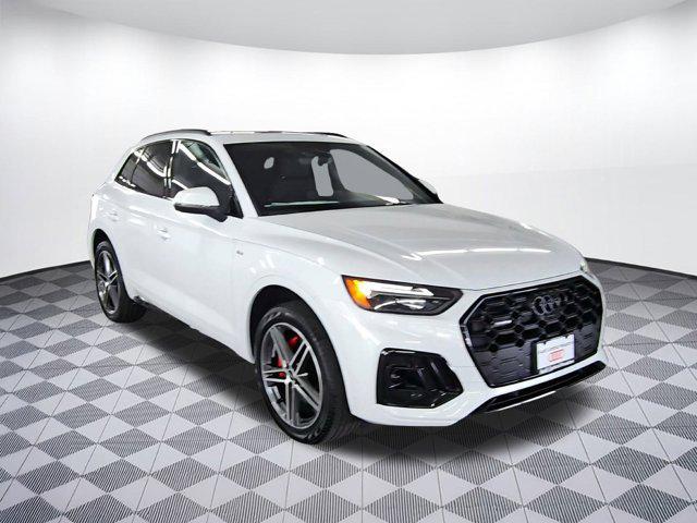 Photo of 2025 Glacier White Metallic Audi Q5