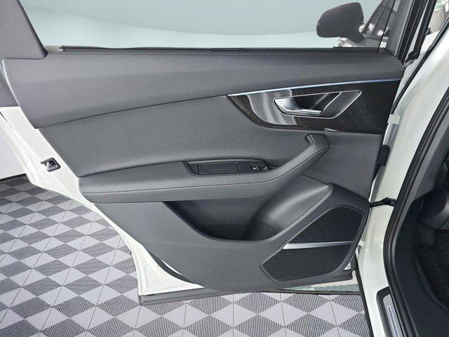 Photo of 2025 Carrara White Audi Q7