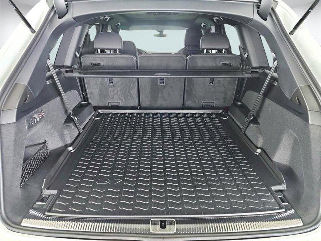 Photo of 2025 Carrara White Audi Q7