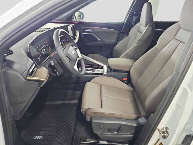 Photo of 2025 Glacier White Metallic Audi Q5