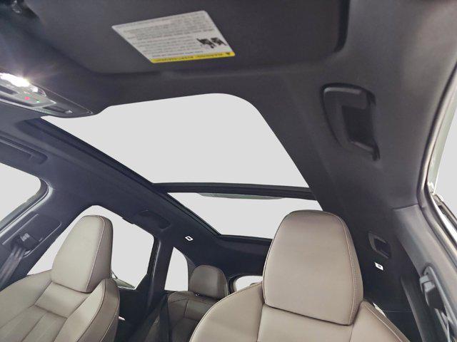 Photo of 2025 Glacier White Metallic Audi Q5