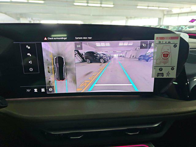 Photo of 2025 Glacier White Metallic Audi Q5