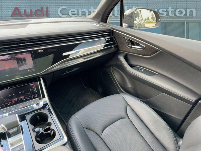 Photo of 2025 Mythos Black Metallic Audi Q7